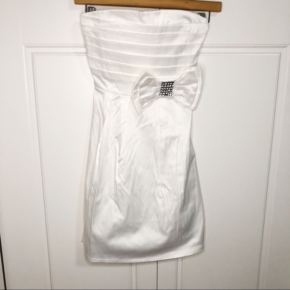 Angel White Women XS Strapless Silky Dress